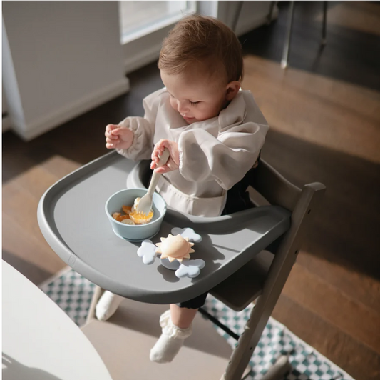 mushie Long Sleeve Baby Bib | Mess Free & Waterproof Fabric for Toddlers | Adjustable Fit for Ages 6-24 Months (Fog)